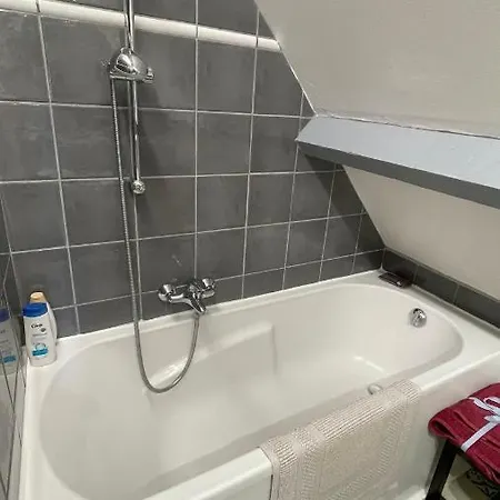 Hirondelle - Parking Prive *